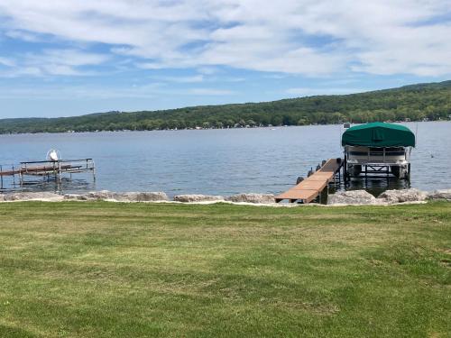 Newly renovated cottage with AC in Honeoye, USA