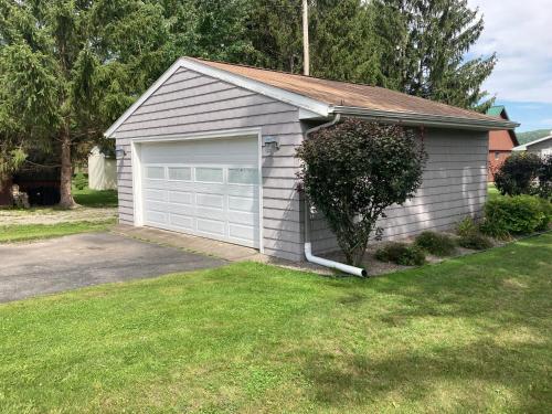 Newly renovated cottage with AC in Honeoye, USA