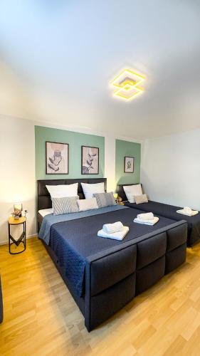 Charmantes 3-Zi-Apartment am Schlössle in Lechhausen-Garage-Balkon-Küche-Smart TV in Augsburg, Deutschland