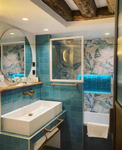 room detail thumbnail 2