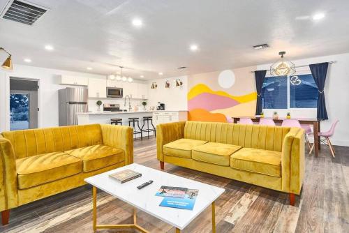 Chic Oasis, Pool, Hot Tub and Games Near Joshua Tree in Yucca Valley, USA