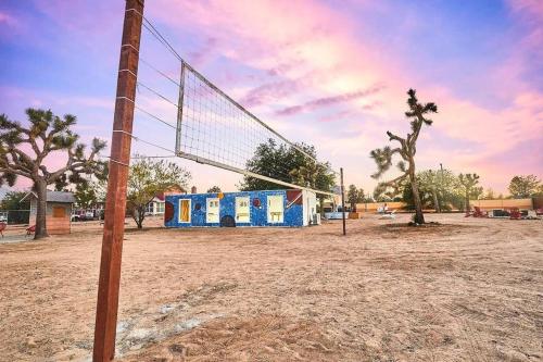 Chic Oasis, Pool, Hot Tub and Games Near Joshua Tree in Yucca Valley, USA