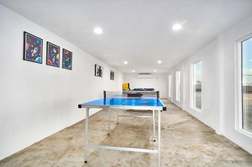 Chic Oasis, Pool, Hot Tub and Games Near Joshua Tree in Yucca Valley, USA