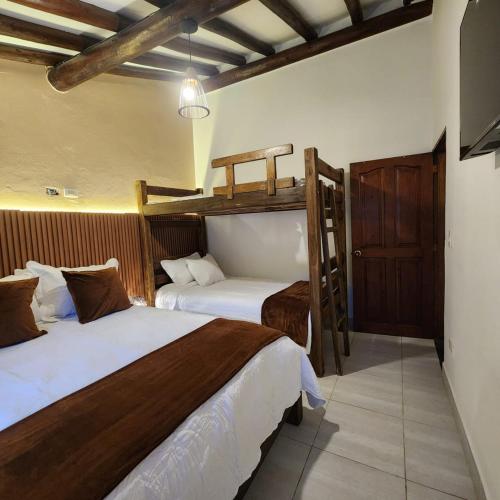 ทัศนียภาพภายนอกโรงแรม, La Toscana Hostel in บียา เด เลย์บา