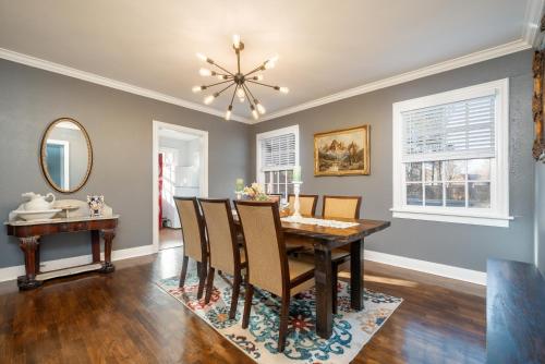 บริการและสิ่งอำนวยความสะดวก, Doras Dutch Cottage Charmer with Swimming Pool in คลาร์กสวิล (AR)