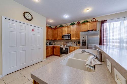 Your Spacious Elegant Davenport Villa Retreat! in Davenport, USA