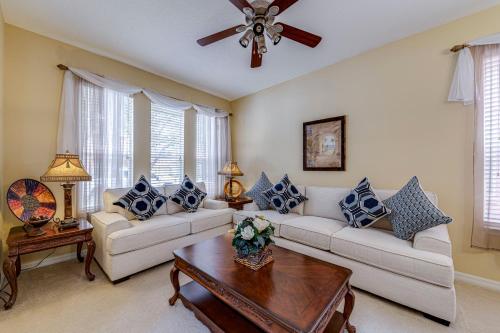 Your Spacious Elegant Davenport Villa Retreat! in Davenport, USA