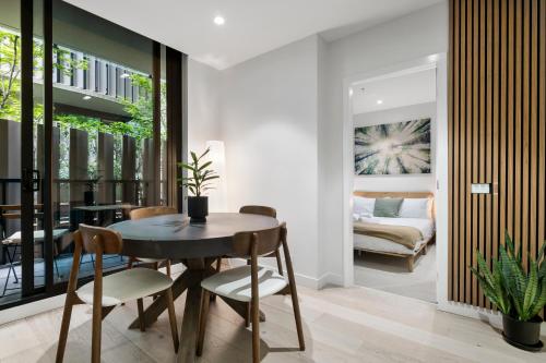 Stylish, Modern and Central Apt with Balcony and WiFi, Melbourne (photo 3)