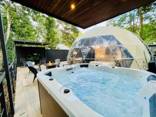 Serenity Glampings Quinta Montaña (Serenity Glampings Quinta Montana) in Cobano