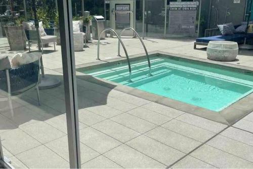 Luxury 2 bd apt w POOL GYM AMERICANA in Glendale, USA