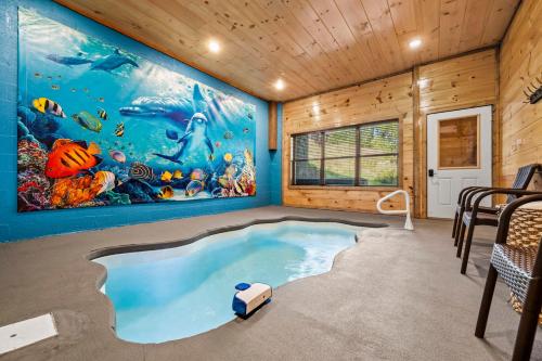 85 Indoor Pool, Game Room & Oversized Hot Tub in Sevierville, USA