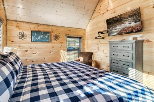 85 Indoor Pool, Game Room & Oversized Hot Tub in Sevierville, USA