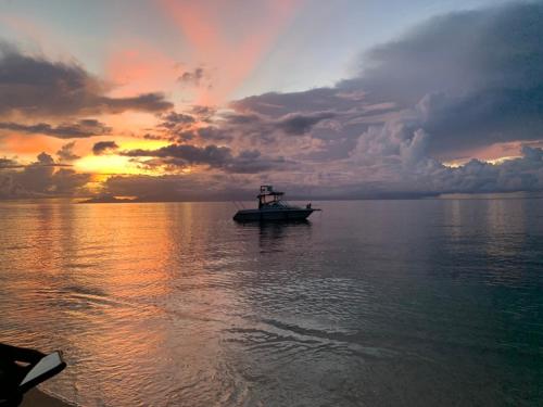 Γύρω περιβάλλον, Studio Limyè (Studio Limye) in Γκράντε Άνσε