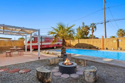 Sunset Oasis In-ground Pool, Hot Tub & Firepit in Twentynine Palms, USA