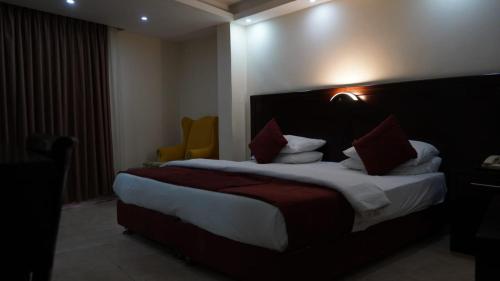 room detail thumbnail 0