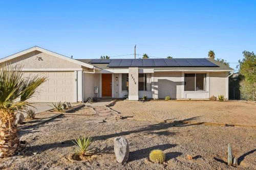 Sunset Oasis In-ground Pool, Hot Tub & Firepit in Twentynine Palms, USA