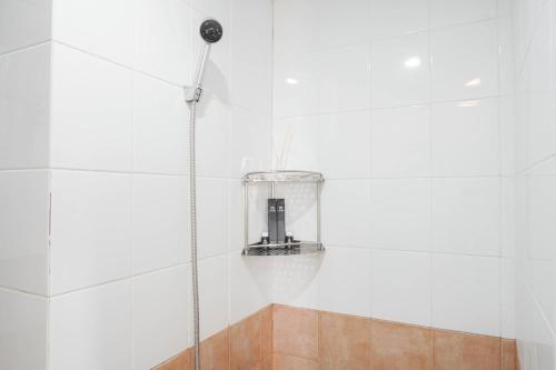 Modern Studio at Green Pramuka City Apartment By Travelio, Jakarta (photo 3)