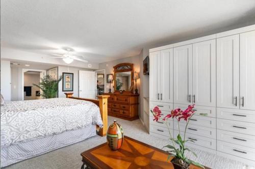 Marvelous King Studio with Marina Views! Yacht Club Villas 1-501 C in Myrtle Beach, USA