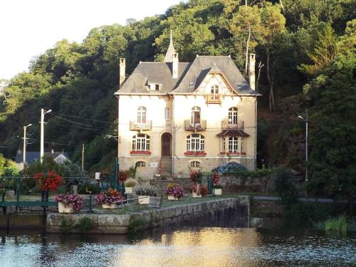 Maison de charme, 14 personnes, vue sur le canal gîte à louer Locmalo