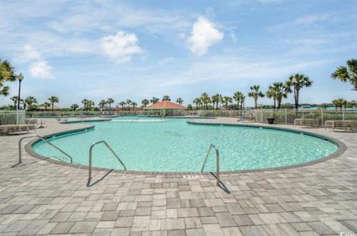 Cozy Double Queen Studio! Yacht Club at Barefoot Landing! 1-501B in Myrtle Beach, USA
