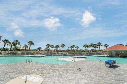 Cozy Double Queen Studio! Yacht Club at Barefoot Landing! 1-501B in Myrtle Beach, USA