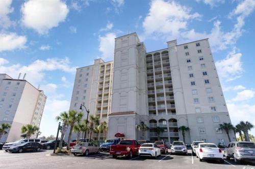 Cozy Double Queen Studio! Yacht Club at Barefoot Landing! 1-501B in Myrtle Beach, USA