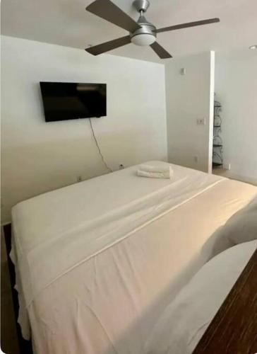 Luxury Penthouse Loft w POOL GYM AMERICANA in Glendale, USA