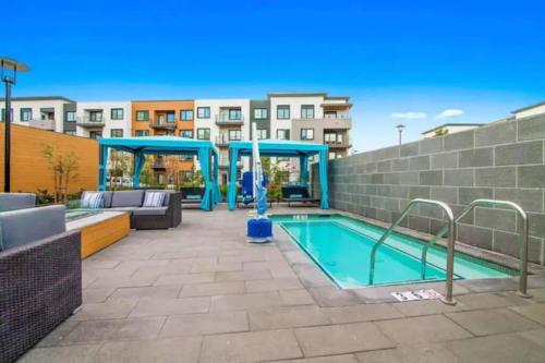 KING BED - Luxury 2 Bed 2 Bath By Stanford, SFO & Tech Giants in Menlo Park, CA KING BED - Luxury 2 Bed 2 Bath By Stanford, SFO & Tech Giants in Menlo Park, CA