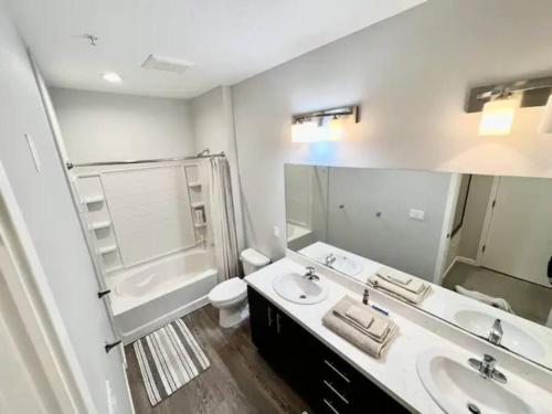 KING BED - Luxury 2 Bed 2 Bath By Stanford, SFO & Tech Giants in Menlo Park, CA KING BED - Luxury 2 Bed 2 Bath By Stanford, SFO & Tech Giants in Menlo Park, CA