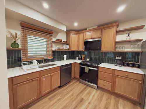 Elegant 3BR 2BA Entire Apartment Short Walk To The Beach Heart Of Wildwood in Wildwood, USA