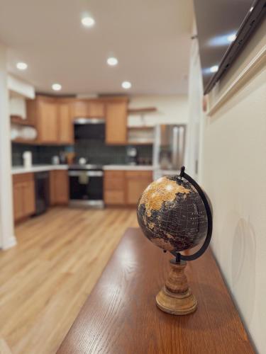 Elegant 3BR 2BA Entire Apartment Short Walk To The Beach Heart Of Wildwood in Wildwood, USA