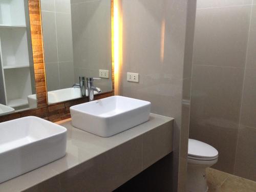 Bathroom, Zacona Eco-Resort & Biblical Garden near Hidden Valley Springs