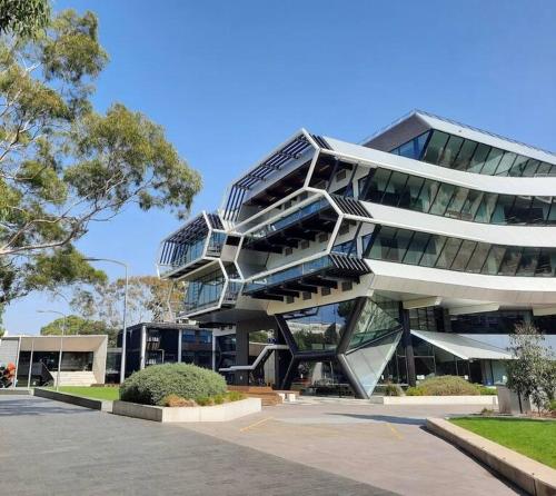 New house near Monash Hospital, just a 3-min walk in Oakleigh