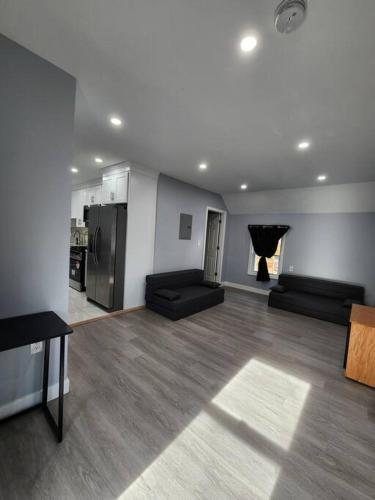 Two-Bedroom Home 25 min to NYC free parking-UNIT-2