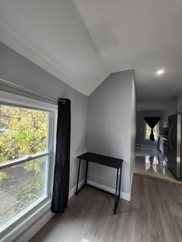 Two-Bedroom Home 25 min to NYC free parking-UNIT-2