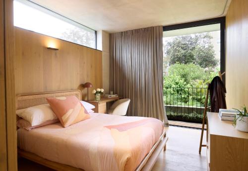 Surfside Clovelly - main image