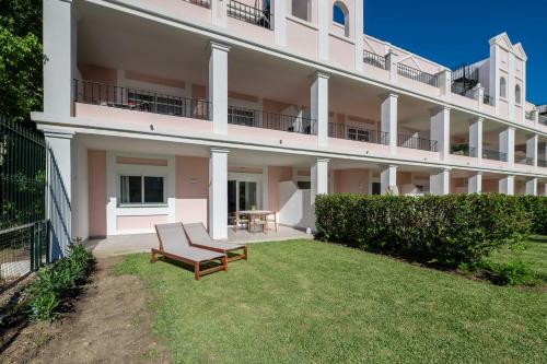 Deluxe Two-Bedroom Apartment with Garden View image 8