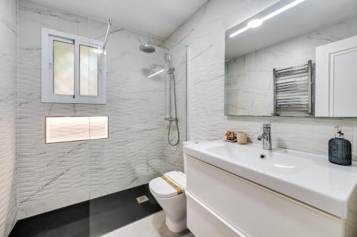 Calma House Aloha Gardens Marbella by VPS - 샤워실