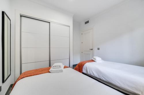 Deluxe Two-Bedroom Apartment with Garden View image 5