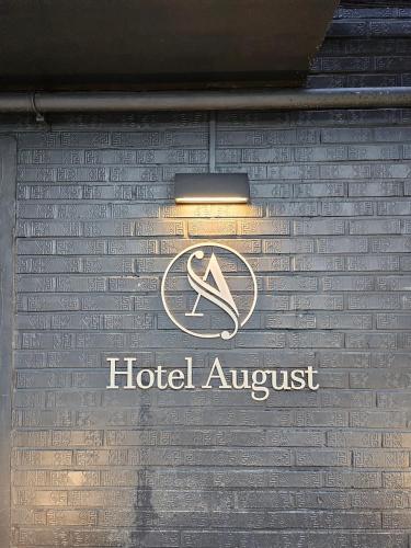 Hwagok August, Seoul