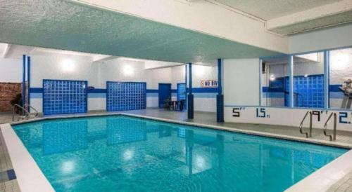 Howard Johnson Hotel by Wyndham Victoria in Victoria, Canada