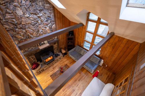 Winter Falls Cabin-Stunning Views in Forest Falls, USA