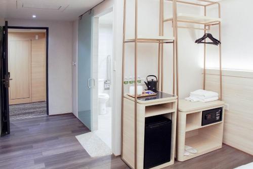 Hu House - image 3