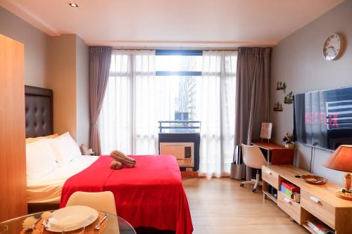 Condo in Makati with Fast WiFi, Free Pool, Netflix and Own Balcony, Manille
