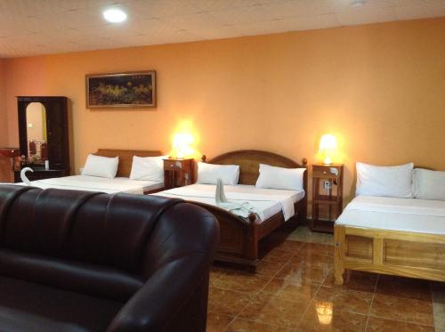 Deluxe Family Room image 3