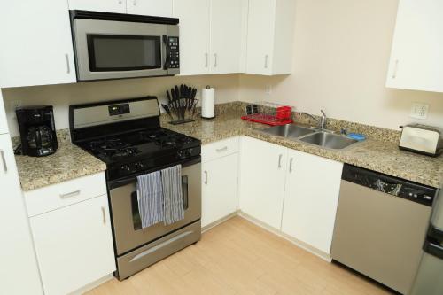 Amazing Apartments near the grove near Museu d'Art Comtat de Los Angeles