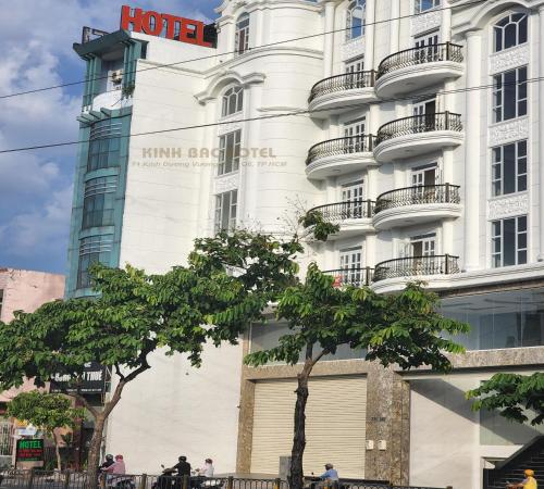 Exterior view, Khach san Kinh bac in District 6