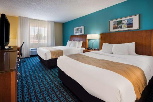 Quality Inn & Suites - image 11