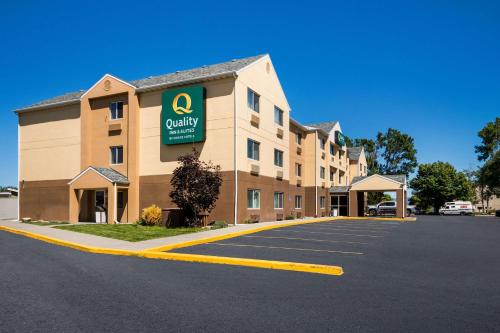 Quality Inn & Suites Bozeman — hotel in 828 Wheat Dr, Bozeman US, 59715