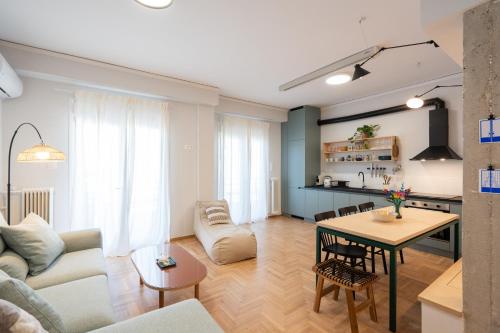 3BR Petralona Escape, Athens